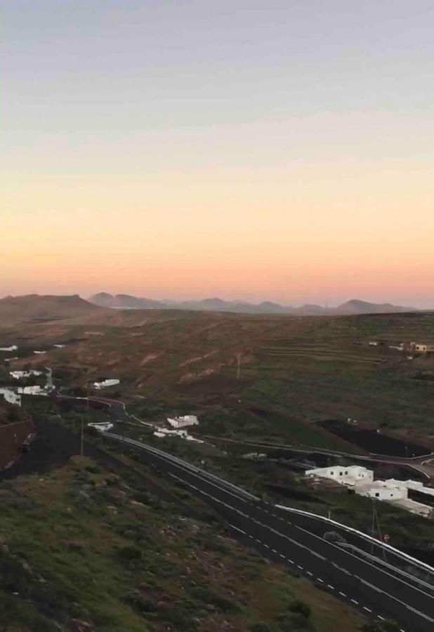 Las Nieves Suites Teguise  Eksteriør bilde